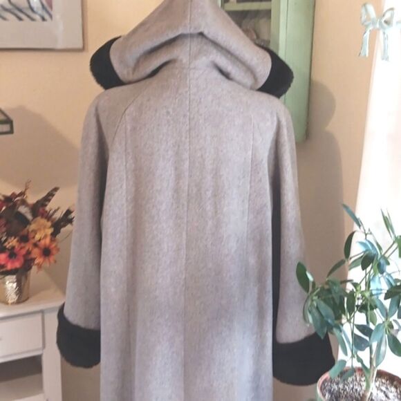 Vintage Alorna Maxi Length Hooded Coat. Retro,  Maxi Length,  Faux Fur Trim - Picture 9 of 16
